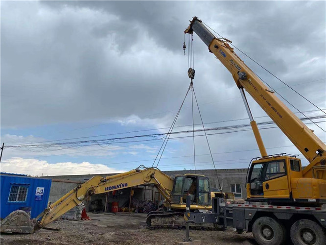 九龙坡区25吨吊车的工作半径是多少？