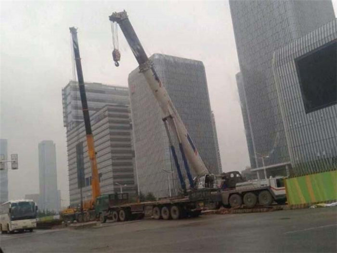 九龙坡区25吨吊车能吊多重设备？
