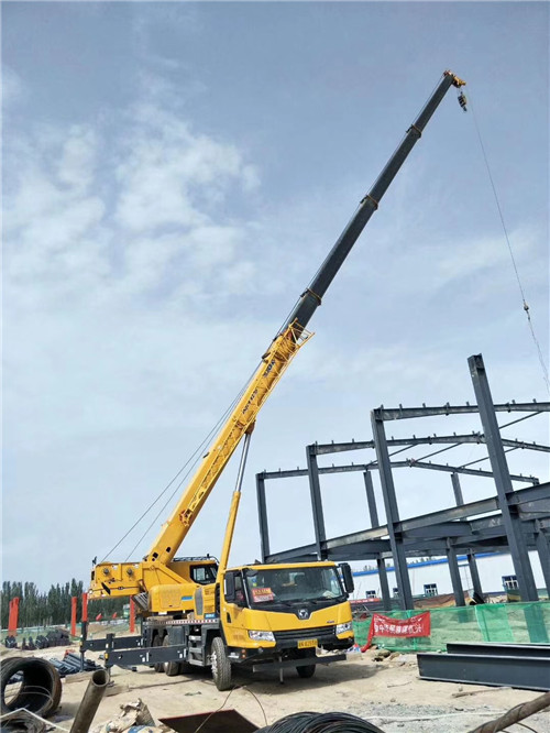 九龙坡区超高层建筑钢结构吊装案例